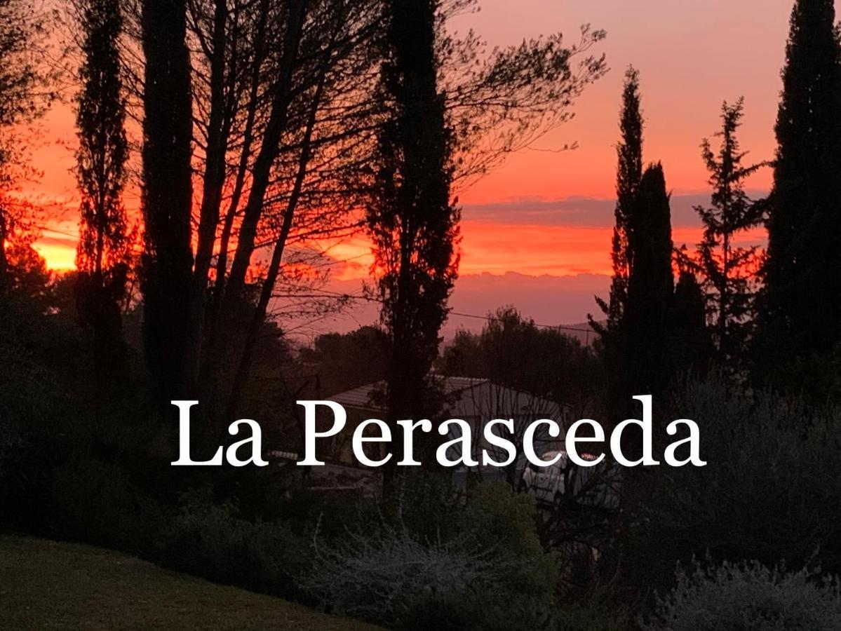 La Perasceda Acomodação com café da manhã Spéracèdes Exterior foto
